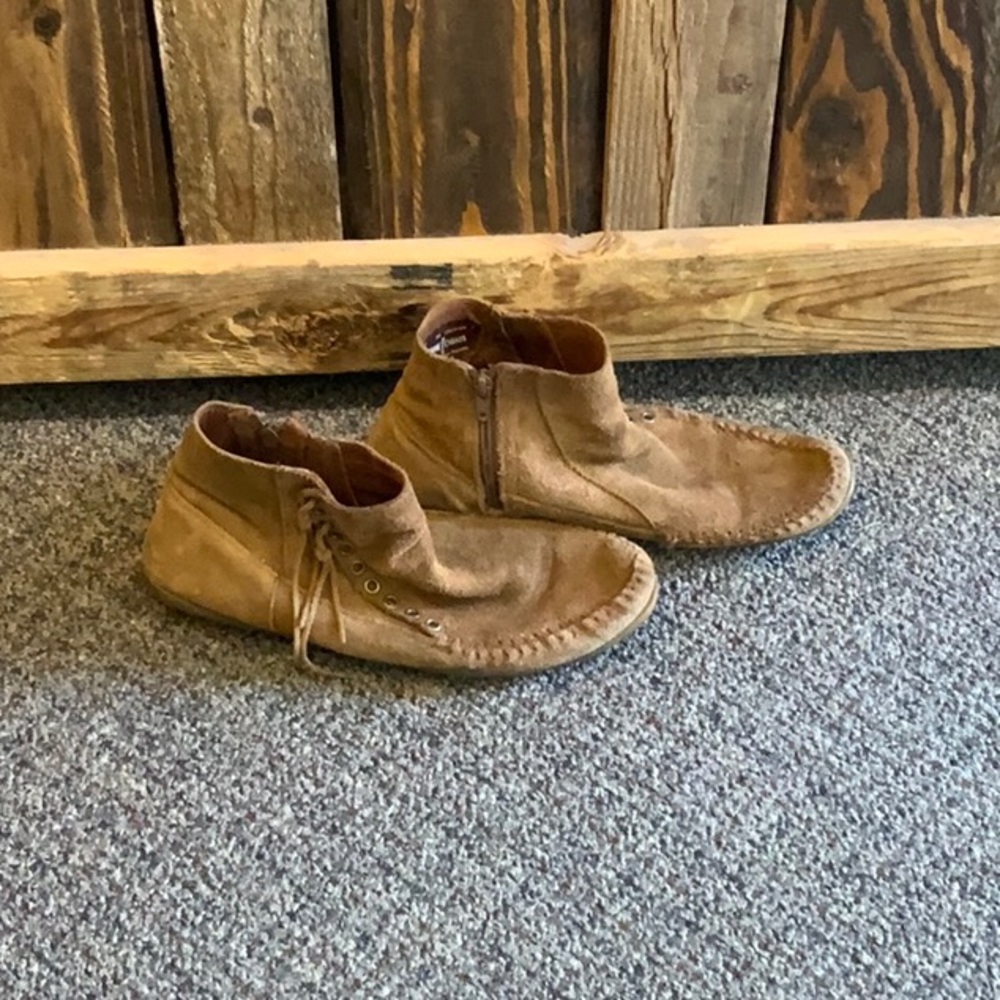 Minnetonka Moccasins Size 10
